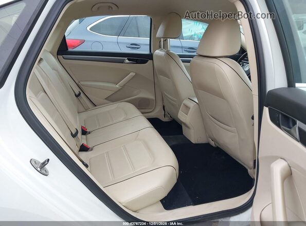 1VWDT7A39HC021592 2017 VOLKSWAGEN PASSAT Белый Вид наклейки с VIN-кодом