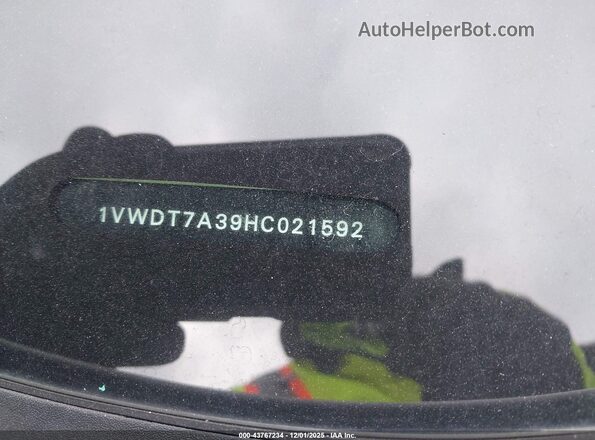 1VWDT7A39HC021592 2017 VOLKSWAGEN PASSAT Белый Вид подкапотного пространства