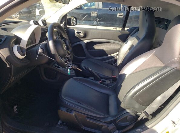 WMEFJ5DA7GK142448 2016 SMART FORTWO Белый Вид панели приборов