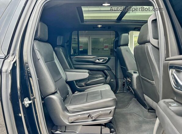 1GNSKDKD3NR147563 2022 CHEVROLET SUBURBAN Black Widok wnętrza z przodu