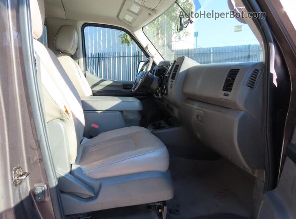 5BZAF0AAXGN853139 2016 NISSAN NV Серый Вид сзади