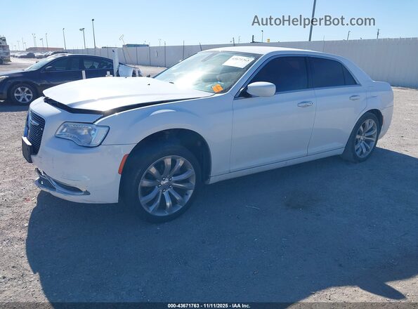 2C3CCAAG8GH313765 2016 CHRYSLER 300 Белый Передняя левая четверть