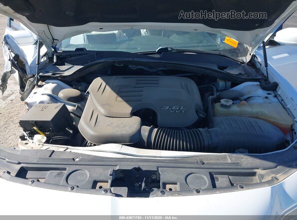 2C3CCAAG8GH313765 2016 CHRYSLER 300 Белый Вид сзади