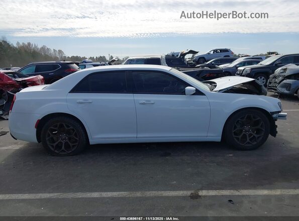 2C3CCABG9GH324921 2016 CHRYSLER 300 Белый Вид задней части салона