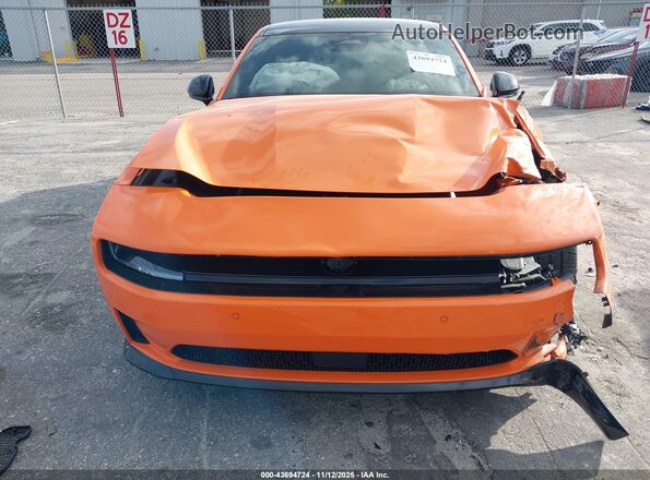 2C3CDBDK6SR559476 2025 DODGE CHARGER Оранжевый Вид спереди