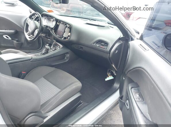 2C3CDZFJ0MH680722 2021 DODGE CHALLENGER Gray Widok wnętrza z przodu