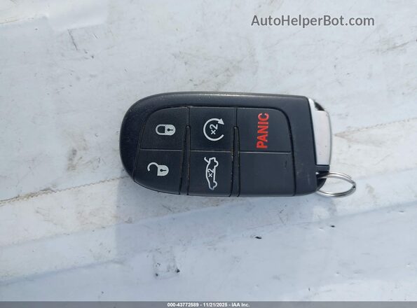 2C3CDZFJ6KH656485 2019 DODGE CHALLENGER Красный Вид панели приборов