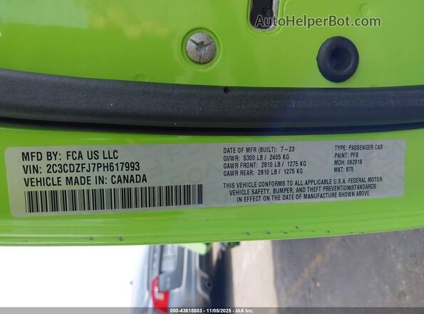 2C3CDZFJ7PH617993 2023 DODGE CHALLENGER Зеленый Вид подкапотного пространства