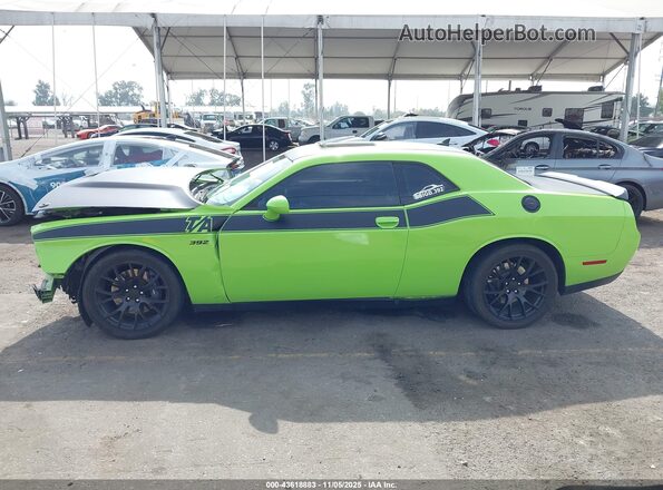 2C3CDZFJ7PH617993 2023 DODGE CHALLENGER Зеленый Вид задней части салона