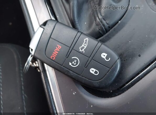 2C3CDZKG5NH160771 2022 DODGE CHALLENGER Maroon Vista del salpicadero