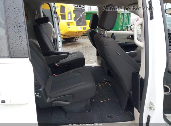 2C4RC1CG4RR201948 2024 CHRYSLER VOYAGER Белый Вид наклейки с VIN-кодом