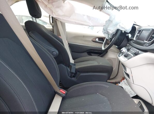 2C4RC1CG7RR131619 2024 CHRYSLER VOYAGER Серебряный Вид салона спереди