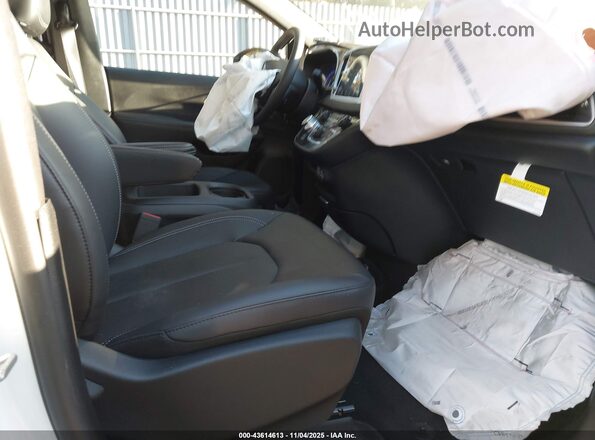 2C4RC1CG7SR580417 2025 CHRYSLER VOYAGER Белый Вид салона спереди