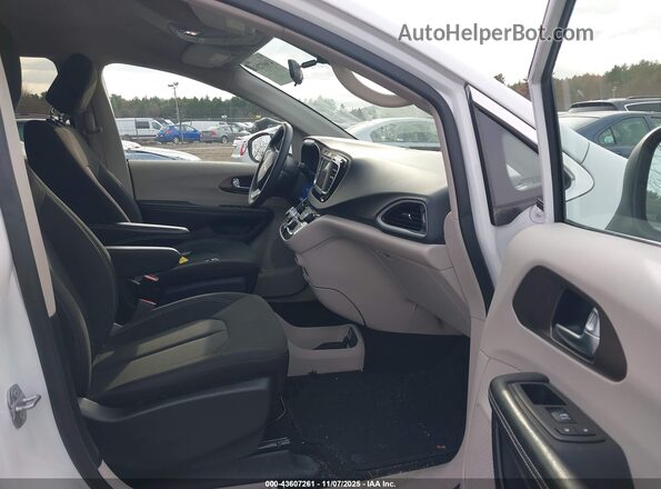 2C4RC1CG9NR166317 2022 CHRYSLER VOYAGER White Vista interior delantera