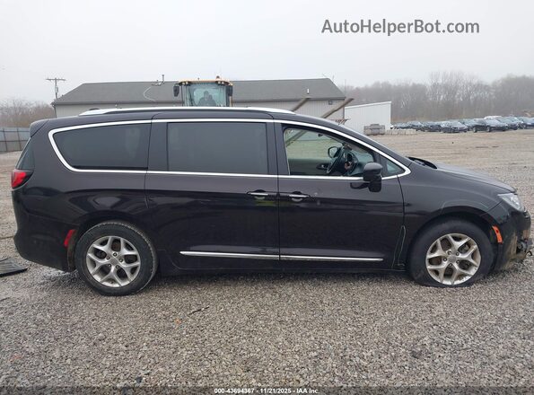 2C4RC1EG2HR584980 2017 CHRYSLER PACIFICA Dark Brown Вид задней части салона