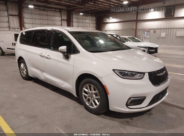 2C4RC1FG3PR555646 2023 CHRYSLER PACIFICA White Front right