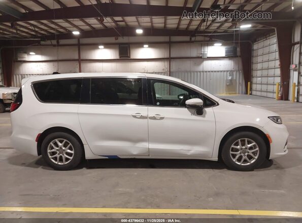 2C4RC1FG3PR555646 2023 CHRYSLER PACIFICA White Rear interior view