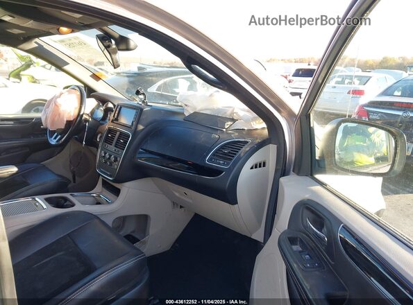 2C4RDGCG1JR359619 2018 DODGE GRAND CARAVAN Silver Front interior view