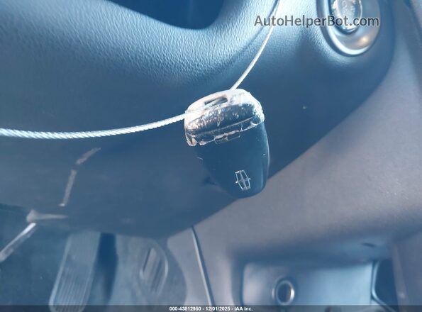 2LMHJ5AT0KBL00256 2019 LINCOLN MKT Черный Вид панели приборов