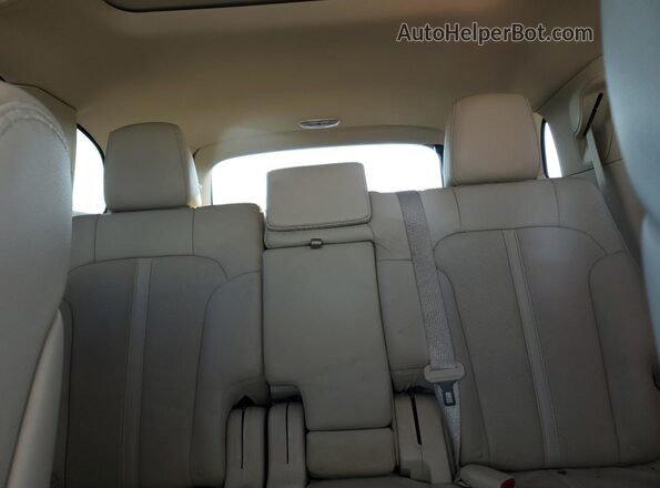 2LMHJ5AT2JBL00063 2018 LINCOLN MKT White Հետևի նստատեղերի տեսք
