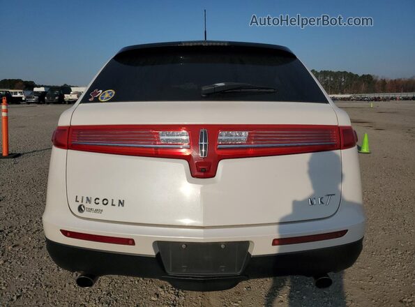 2LMHJ5AT2JBL00063 2018 LINCOLN MKT White Հետևի տեսք