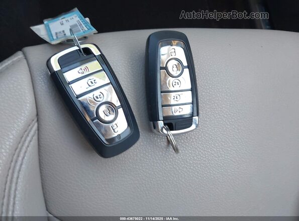 2LMPJ6J91NBL08134 2022 LINCOLN NAUTILUS Кремовый Вид панели приборов