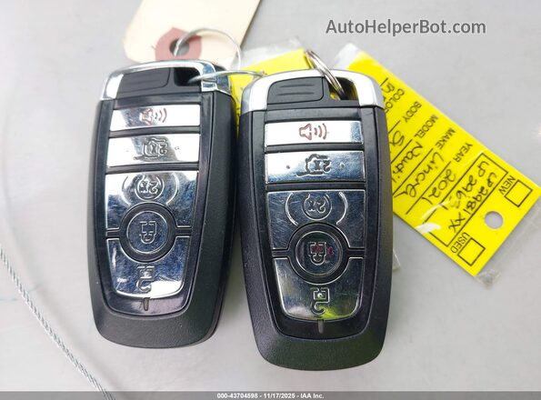 2LMPJ8K90MBL16170 2021 LINCOLN NAUTILUS White Вид панелі приладів