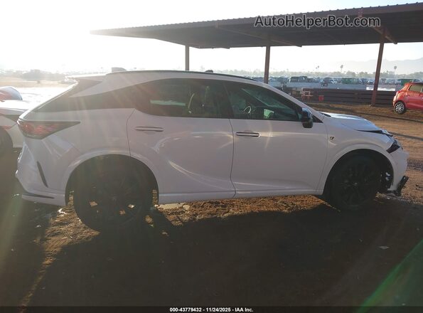 2T2BCMEA4RC016712 2024 LEXUS RX 500H Белый Вид задней части салона