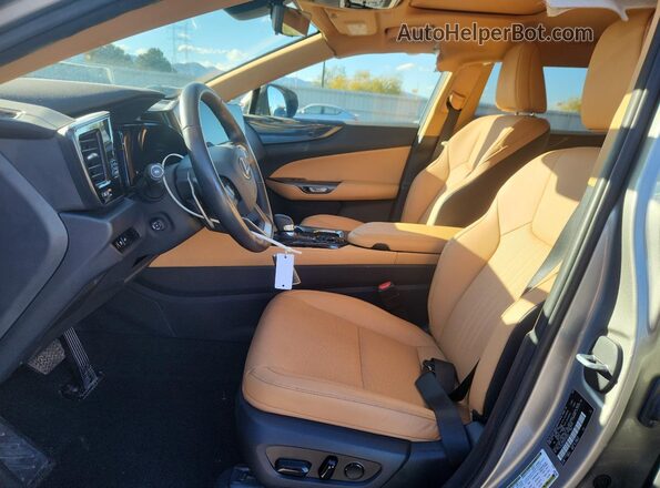 2T2GGCEZ3RC036752 2024 LEXUS NX Серебряный Вид салона спереди