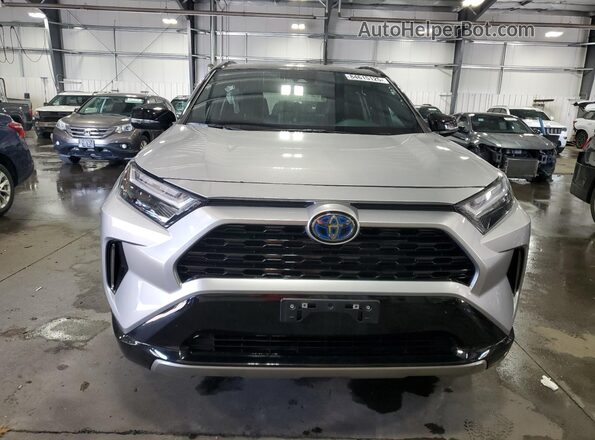 2T3E6RFV8PW044880 2023 TOYOTA RAV4 Silver Widok z przodu
