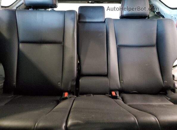 2T3JFREV9HW651386 2017 TOYOTA RAV White Widok tylnych siedzeń