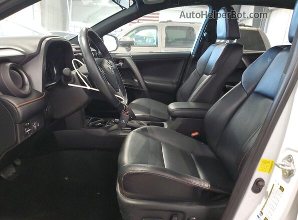 2T3JFREV9HW651386 2017 TOYOTA RAV White Widok wnętrza z przodu