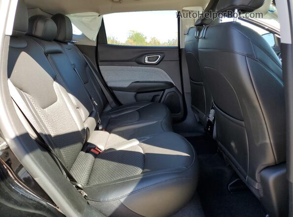3C4NJDBB6NT217572 2022 JEEP COMPASS Черный Вид задней части салона