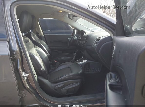 3C4NJDBB7HT679997 2017 JEEP NEW COMPASS Gray წინა სალონის ხედი