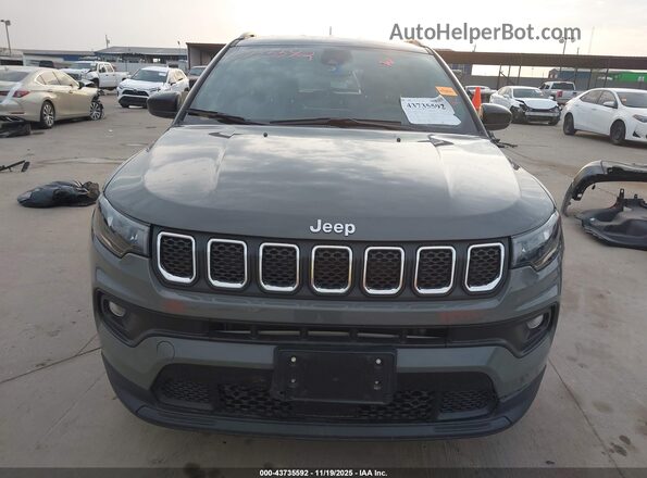 3C4NJDBN0PT513748 2023 JEEP COMPASS Gray Widok wnętrza z tyłu