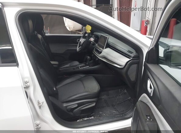 3C4NJDBNXPT562083 2023 JEEP COMPASS White Widok wnętrza z przodu