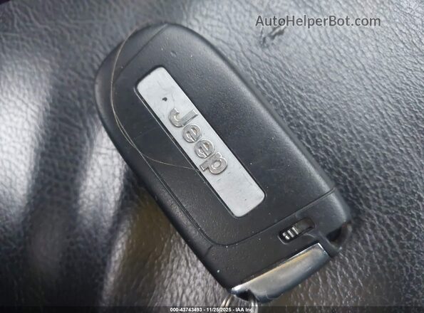 3C4NJDCB0HT610969 2017 JEEP NEW COMPASS Серый Вид панели приборов