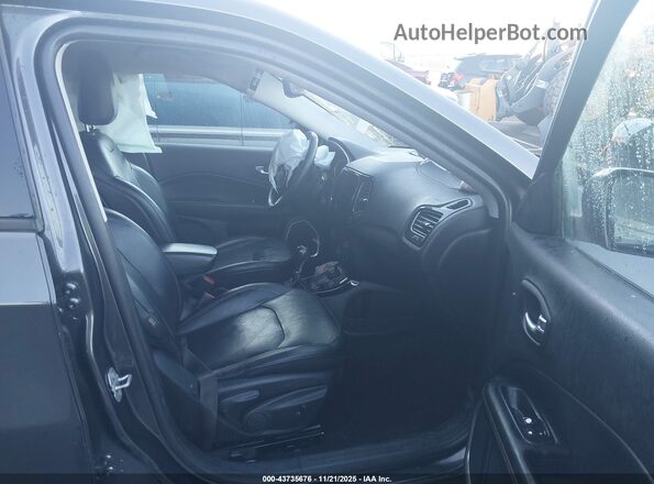 3C4NJDCB2KT753123 2019 JEEP COMPASS Black Widok wnętrza z przodu
