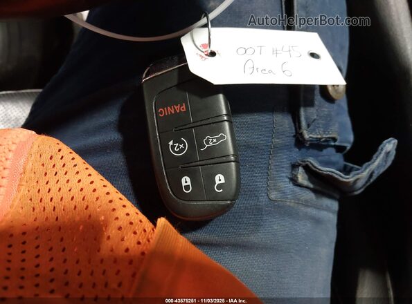3C4NJDCB4NT189995 2022 JEEP COMPASS Серебряный Вид панели приборов