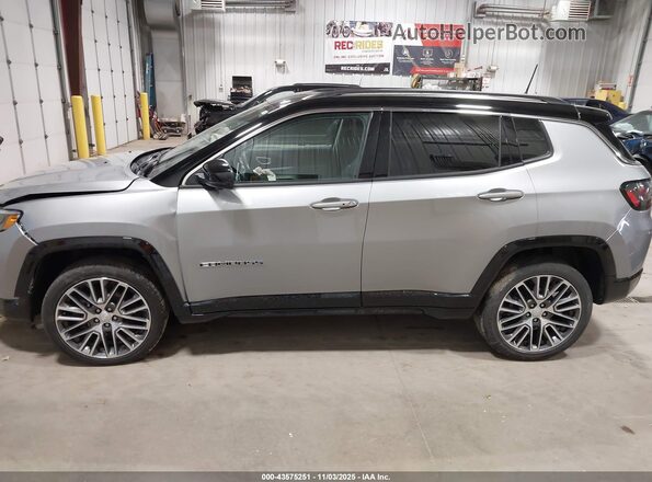 3C4NJDCB4NT189995 2022 JEEP COMPASS Серебряный 