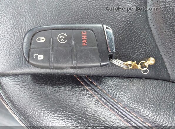 3C4NJDCBXNT135259 2022 JEEP COMPASS Красный Вид панели приборов