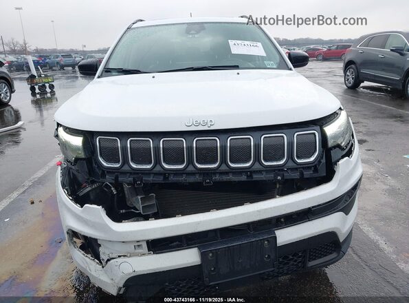 3C4NJDFB9NT216202 2022 JEEP COMPASS White Front view