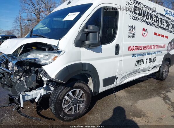 3C6LRVDG8RE118686 2024 RAM PROMASTER 2500 White Front view