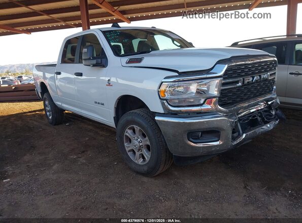 3C6UR5DL2RG136381 2024 RAM 2500 Белый Передняя правая четверть