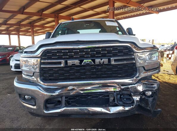 3C6UR5DL2RG136381 2024 RAM 2500 Белый Вид щитка приборов
