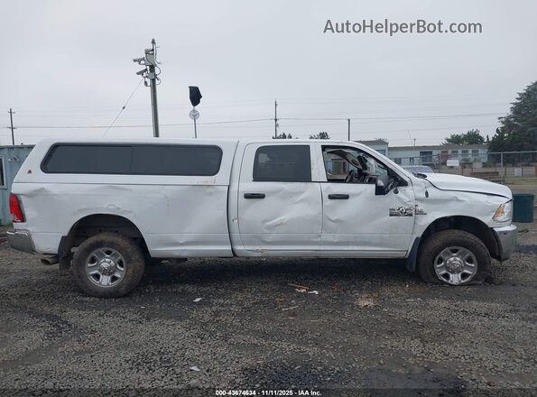 3C6UR5HL2JG364508 2018 RAM 2500 Белый Вид задней части салона