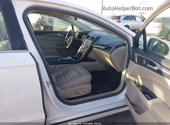 3FA6P0HD5HR287477 2017 FORD FUSION Белый Вид салона спереди