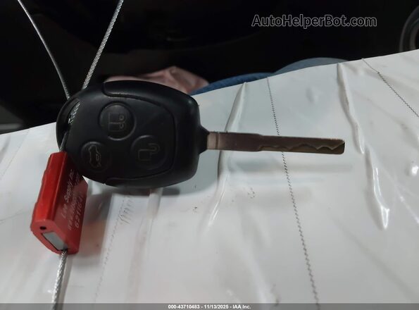 3FADP4EJ4HM104284 2017 FORD FIESTA Красный Вид панели приборов