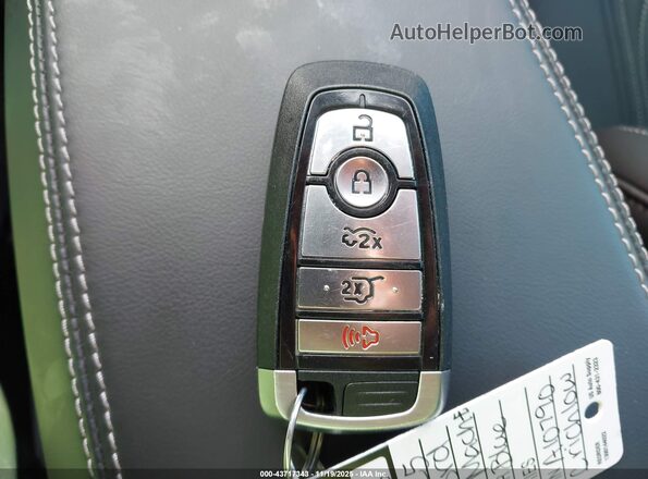 3FMTK1R46SMA10790 2025 FORD MUSTANG MACH-E Серый Вид панели приборов