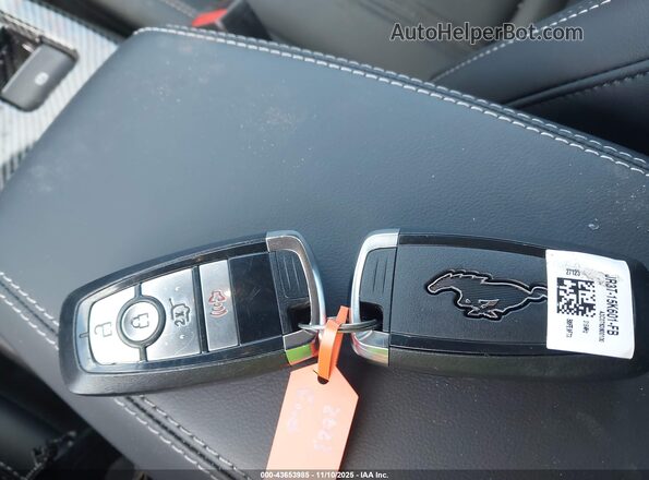 3FMTK1R4XPMB02105 2023 FORD MUSTANG MACH-E Красный Вид панели приборов